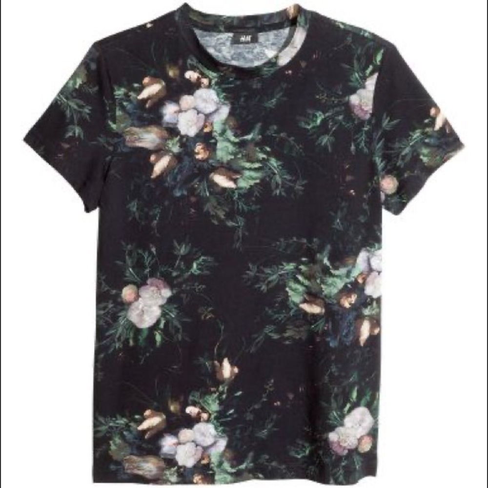 H&M DARK FLORAL TSHIRT SZ S